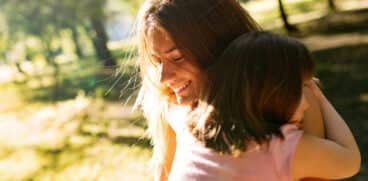 Legătura dintre mamă și copil este unică. Indiferent de greutăți, brațele mamei vor fi deschise, iar inima ei va fi mereu acolo unde îi e copilul | Demamici.ro