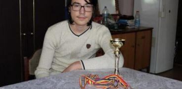 Tudor, olimpic la matematică admis la o Universitate de prestigiu din Franța, are nevoie de ajutor financiar pentru a putea începe cursurile | Demamici.ro