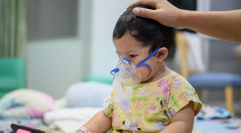 Virusul sincițial respirator, cea mai frecventă cauză a bronșiolitelor și a pneumoniilor în cazul copiilor mai mici de un an. Ce trebuie să știi despre infecția cu VSR | Demamici.ro