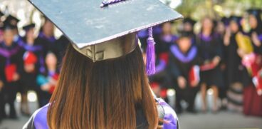 „Școala nu te învață cum e realitatea!” Cum ajung tot mai mulți tineri să urmeze studiile greșite, ca mai apoi să se reprofileze. România, în topul țărilor cu „studenți dezamăgiți”  | Demamici.ro