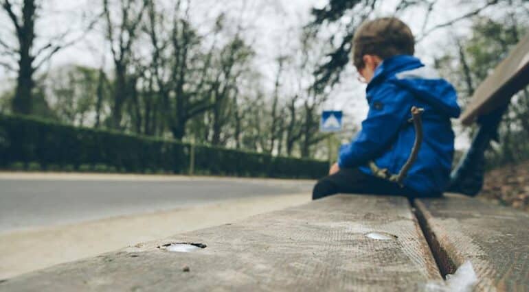Un copil din Ploiești a plecat singur din grădiniță. Poliţiştii cercetează fapte de neglijenţă în serviciu | Demamici.ro