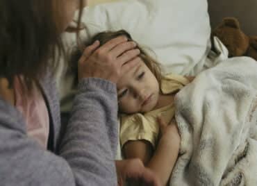 Cât de des este normal să răcească un copil în primul an de grădiniță? Cum calmăm tusea și gâtul iritat | Demamici.ro