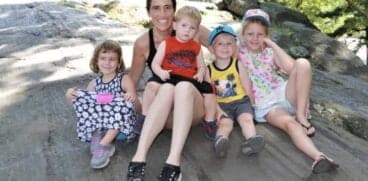 A adoptat 4 frațiori pentru că nu a vrut să-i despartă: „Așa mi-a fost dat. Să-i întâlnesc pe ei.” | Demamici.ro