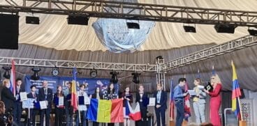 România se mândrește cu ei. Zece elevi, medaliați la prima ediție a Olimpiadei Internaționale de Astronomie și Științele Spațiului pentru Junori | Demamici.ro