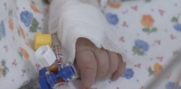 Spitalul din Turda: O asistentă i-a injectat în venă adrenalină unui bebeluș de 2 luni, în loc să-i facă aerosoli VIDEO | Demamici.ro