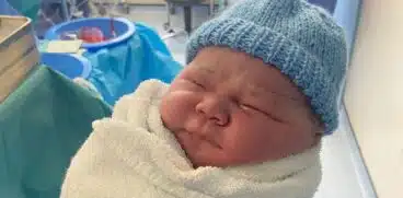 A născut un bebeluș de 4,99 kg: „Alt medic mi-a spus că bebelușul pare să fie gata de dus la școală” | Demamici.ro