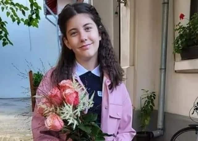  Fiica de 12 ani a părintelui Nicolae Dima, în comă după o banală durere de cap. Preotul Vasile Ioana: "Trupul ei a mișcat după ce a fost dată cu mir"