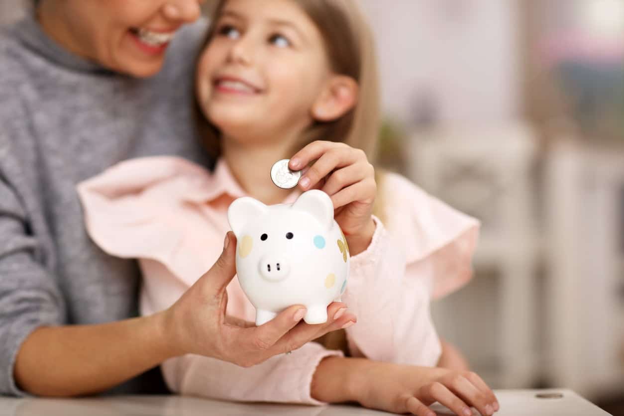 Învață-ți copilul despre bani! Educația financiară timpurie făcută în familie îl va ajuta să devină un edult echilibrat | Demamici.ro