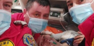 Naștere cu final fericit. Trei paramedici suceveni au ajutat o gravidă să nască în ambulanță: „Nici când s-a născut al meu nu am fost așa emoționat” | Demamici.ro