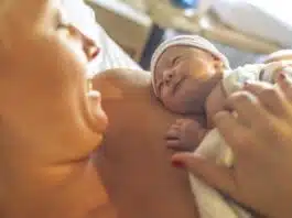 Atingerea înseamnă iubire! Ce trebuie să știi despre pielea sensibilă a bebelușului tău | Demamici.ro