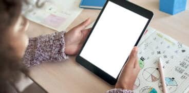 Tichetele educaționale de 500 de lei pentru încă 190.000 de copii vor fi virate pe card până pe 23 decembrie | Demamici.ro