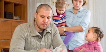 Cum te descurci cu banii? Familiile cu copii se confruntă cu adevărate provocări financiare pentru un trai decent | Demamici.ro