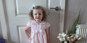 Atenție la sepsis! O fetiță de 3 ani din UK a murit la o zi după ce medicii au trimis-o acasă cu tratament pentru „durere de burtică” | Demamici.ro