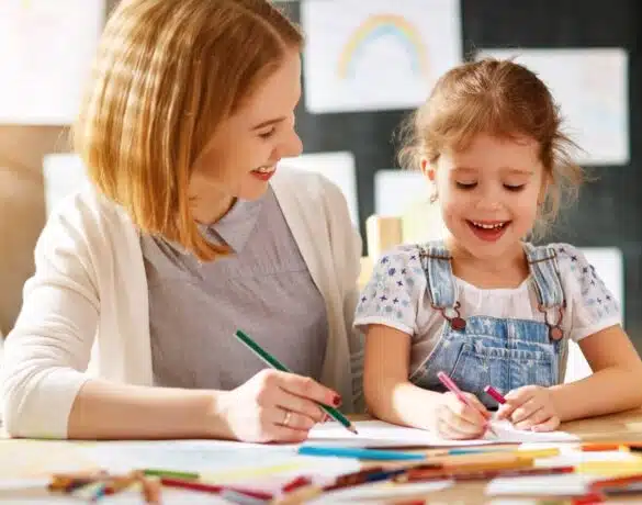 Din ianuarie 2023 se dau 100 lei în plus la salariu pentru părinții cu copii înscriși într-o unitate de învățământ. Ce trebuie să conțină dosarul | Demamici.ro