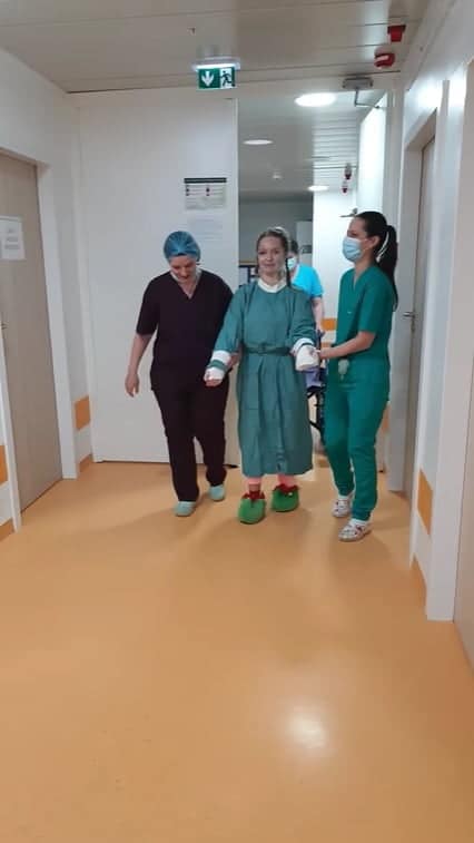 Medicii ieșeni au replantat piciorul băiatului lovit de tren după o operație de 13 ore