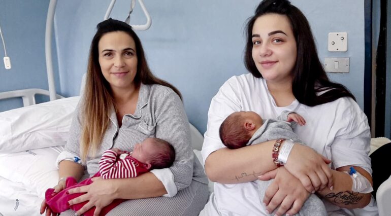 Mama și fiica împărtășesc emoția nașterii în aceeași zi, povestea incredibilă | Demamici.ro