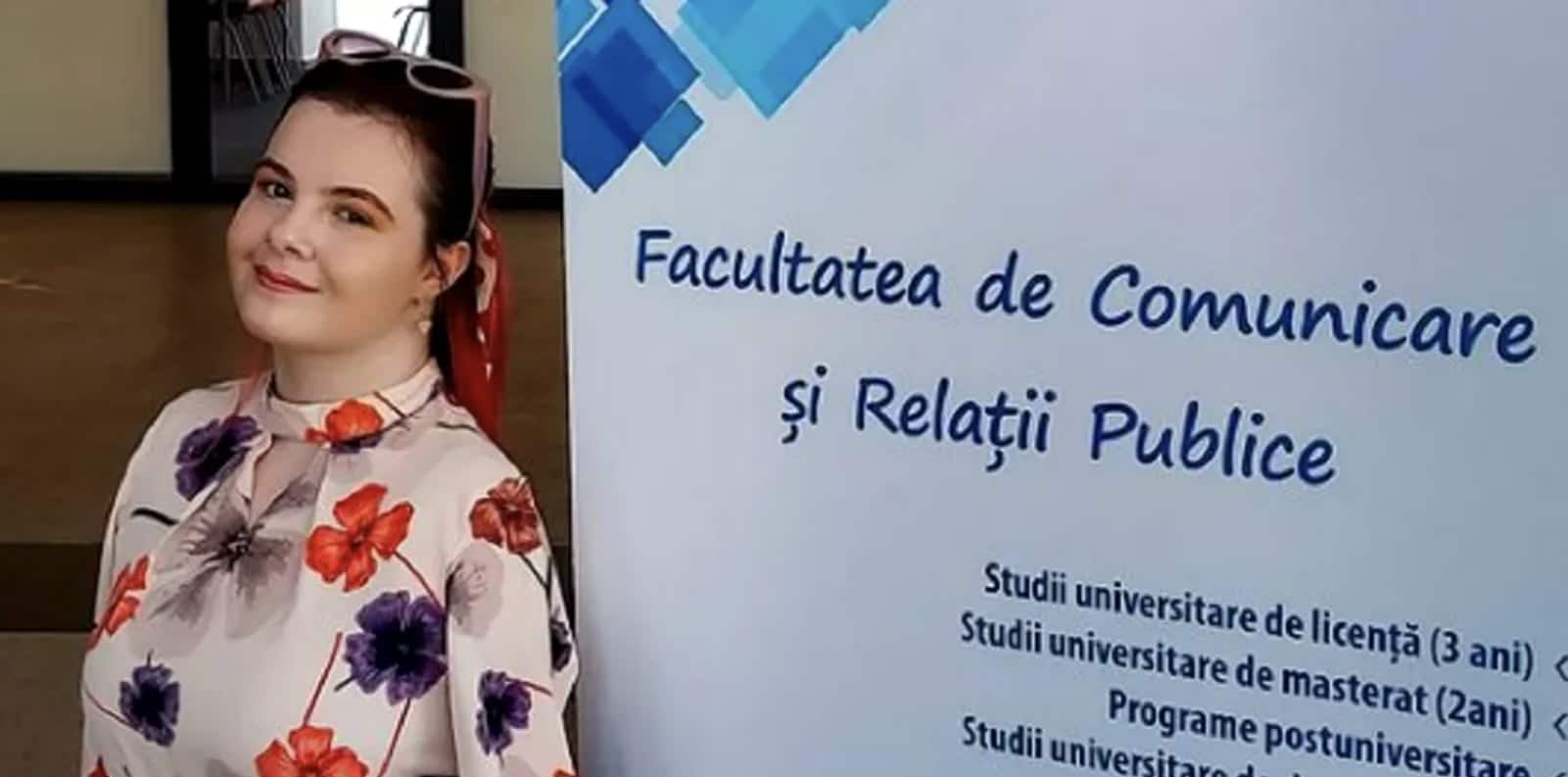 Lorelai Moșneguțu este studentă la Publicitate, iar mama adoptivă o însoțește la cursuri: "O aștept pe hol. Uneori, mai trebuie schimbată și are nevoie de mine"