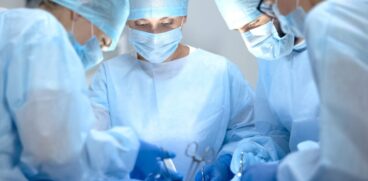 Piciorul unui băiat lovit de tren a fost replantat de aceeași echipă medicală care i-a replantat brațele Alexiei Tudose | Demamici.ro