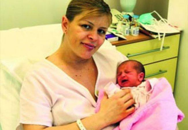 Sanda Ladoși, poveste de mamă: 5 fertilizări in vitro, 2 inseminări și un verdict dur: "Din analize au stabilit că nu vom putea avea copii". Artista a schimbat medicul și după o lună a rămas însărcinată natural