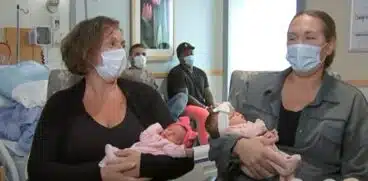 Două surori au născut în aceeași zi. Bebelușii au venit pe lume în același timp, deși mamele aveau termenele la distanță de 3 săptămâni una de cealaltă | Demamici.ro