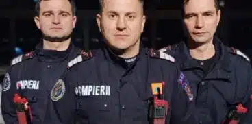 Trei pompieri din Piatra-Neamţ au salvat viaţa unui bebeluş care se înecase cu o bucată de măr | Demamici.ro