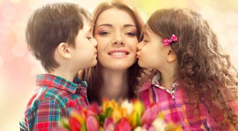 Tradiții și obiceiuri de 8 Martie. Ce sărbătorim: Ziua Mamei sau Ziua Femeii | Demamici.ro