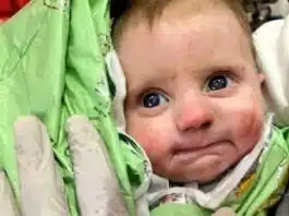 Un bebeluș de 7 luni a fost salvat de sub dărâmături la 140 de ore de la cutremurul din Turcia. Micuțul a rezistat zile întregi de unul singur | Demamici.ro