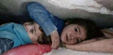 O fetiță de 7 ani din Siria și-a protejat cu propriul trup frățiorul mai mic, sub dărâmături | Demamici.ro