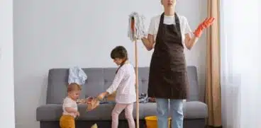 7 din 10 femei din România spun că fac singure treburile casnice. Sondaj BestJobs | Demamici.ro