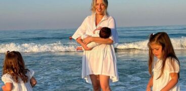 Laura Cosoi, despre călătoriile cu trei copii: „Ne tăvălim de câteva ori prin foc” | Demamici.ro