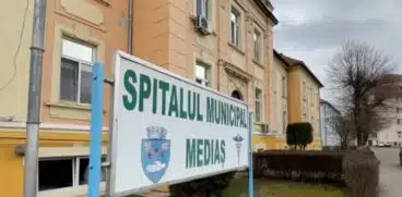Un bebeluș de 5 săptămâni a fost abandonat în câmp, cu o sticlă de lapte lângă el. Mama a fost găsită, însă, în continuare, vrea să renunțe la copil | Demamici.ro