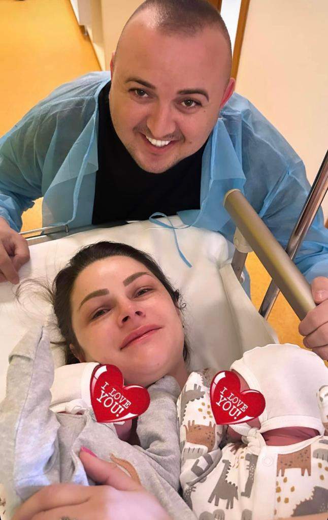 Soția lui Vasilică Ceterașu, după nașterea gemenilor: "Noi le așteptam pe Amedeea și pe Gloria, dar se pare ca au venit doi în loc de două!"