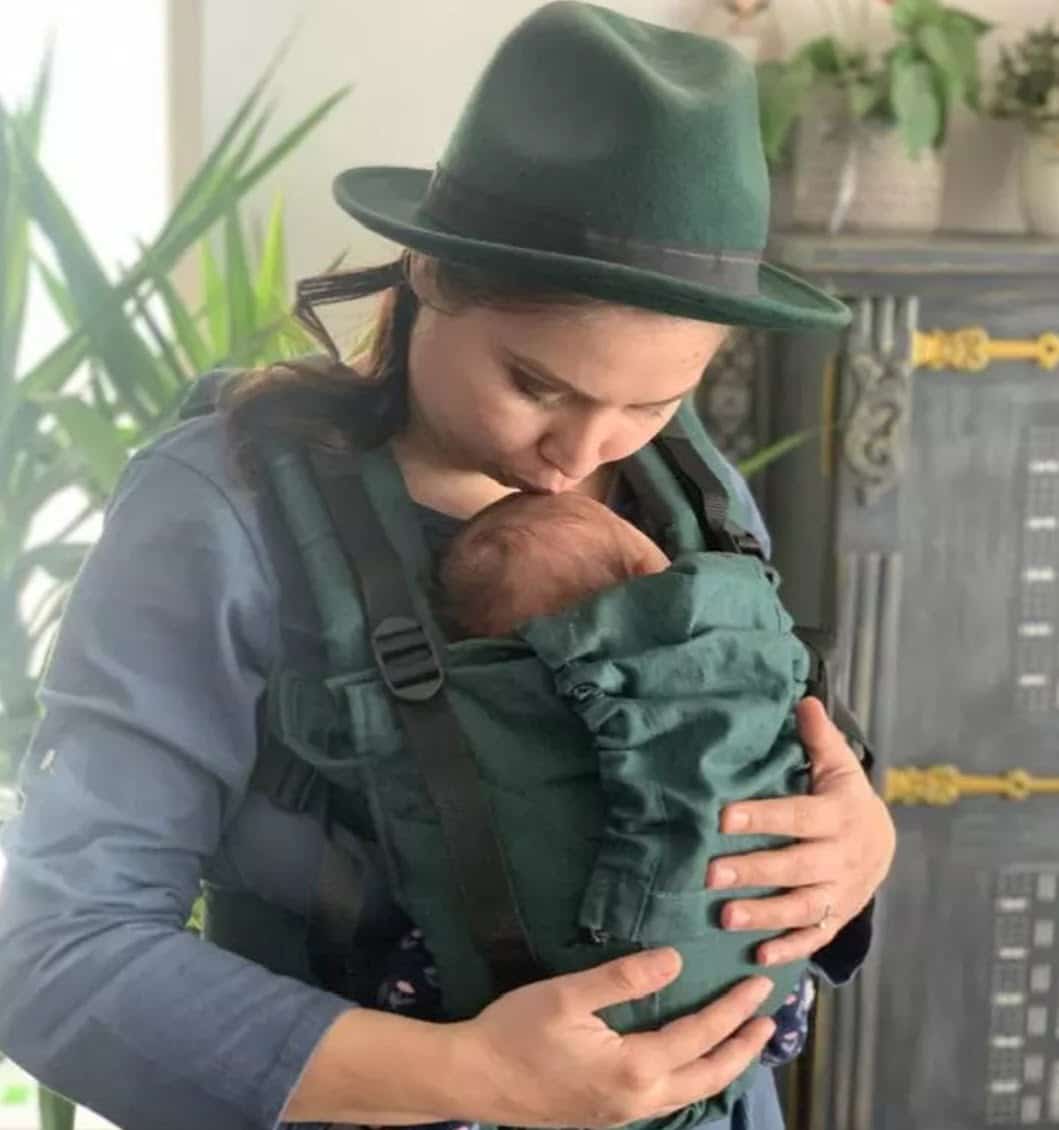 Cristina Bălan și-a născut fetița acasă, în propria cadă. Artista a refuzat să meargă la spital: "Prima naștere a fost traumatizantă pentru mine" 