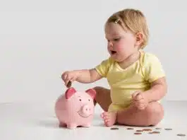 Indemnizația de creștere a copilului s-a mărit cu circa 180 lei din luna martie. Alte 8 beneficii sociale cresc și ele cu 13,8% | Demamici.ro