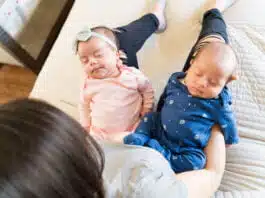 Indemnizația de creștere a copilului, majorată cu 50% pentru mamele de gemeni, tripleți sau multipleți. Iată cum se calculează | Demamici.ro