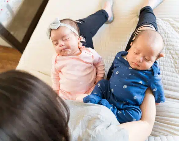 Indemnizația de creștere a copilului, majorată cu 50% pentru mamele de gemeni, tripleți sau multipleți. Iată cum se calculează | Demamici.ro