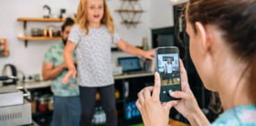 Sharenting-ul, fenomenul părinților care își postează copiii pe internet, interzis în Franța! Proiect de lege VIDEO | Demamici.ro