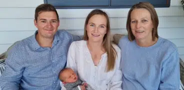 O bunică a născut propriul nepot la 54 de ani. A dorit să își ajute fiica care nu avea uter | Demamici.ro