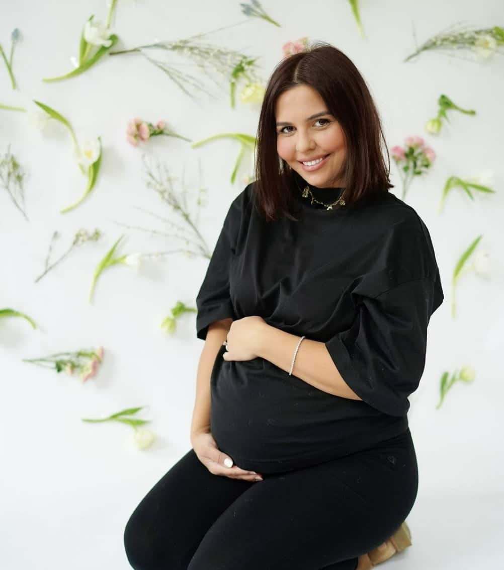 Andreea Popescu a născut al treilea copil. Fosta dansatoare a Deliei a ajuns în sala de nașteri cu peretele intrauterin fisurat: "Am intrat de urgență în operație"