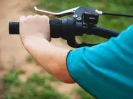 Un copil de 5 ani a provocat moartea unei bătrâne, în timp ce învăța să meargă pe bicicletă. Tatăl ar putea ajunge la închisoare | Demamici.ro