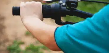 Un copil de 5 ani a provocat moartea unei bătrâne, în timp ce învăța să meargă pe bicicletă. Tatăl ar putea ajunge la închisoare | Demamici.ro