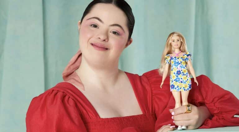 A fost lansată prima păpușă Barbie cu Sindromul Down. Are fața rotunjită și nasul mai turtit: 