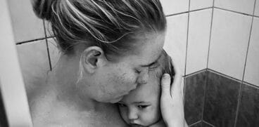 Maternitatea e iubire, însă nu e roz. Cam așa arată realitatea fără filtre a vieții de mamă | Demamici.ro