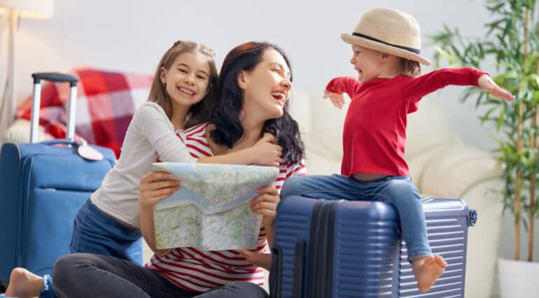 Trusa medicală de vacanță. Ce nu ar trebui să lipsească din bagaj când pleci la drum cu copiii | Demamici.ro