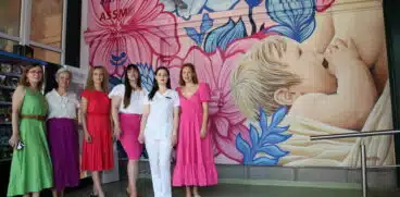 Pictură murală pe tema alăptării, inaugurată la Spitalul Clinic de Obstetrică-Ginecologie „Prof. Dr. Panait Sîrbu”. Asociația SAMAS împreună cu ASSMB celebrează Săptămâna Mondială a Alăptării | Demamici.ro