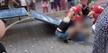 O masă de ping-pong a căzut peste o fetiță la un loc de joacă din București | Demamici.ro
