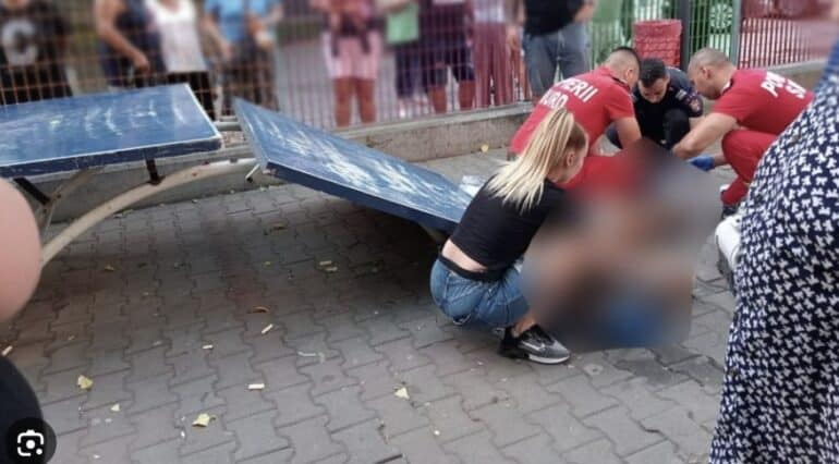 Accident la un loc de joacă din București. O masă de ping-pong a căzut peste o fetiță