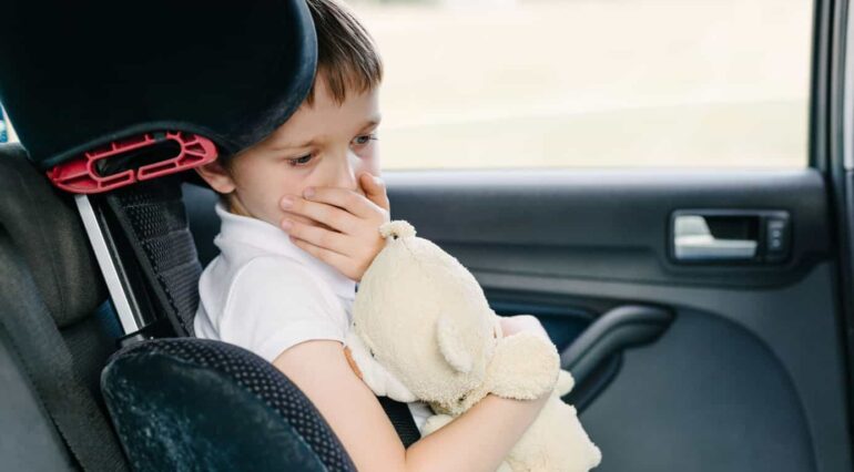 11 modalități susținute de experți pentru a preveni răul de mașină la copii | Demamici.ro