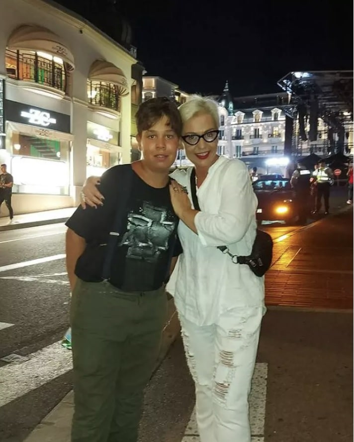 Aviv, fiul de 12 ani al Monicăi Anghel, operat de urgență: "Am renunțat la concerte, la tot, ca să am grijă de el"