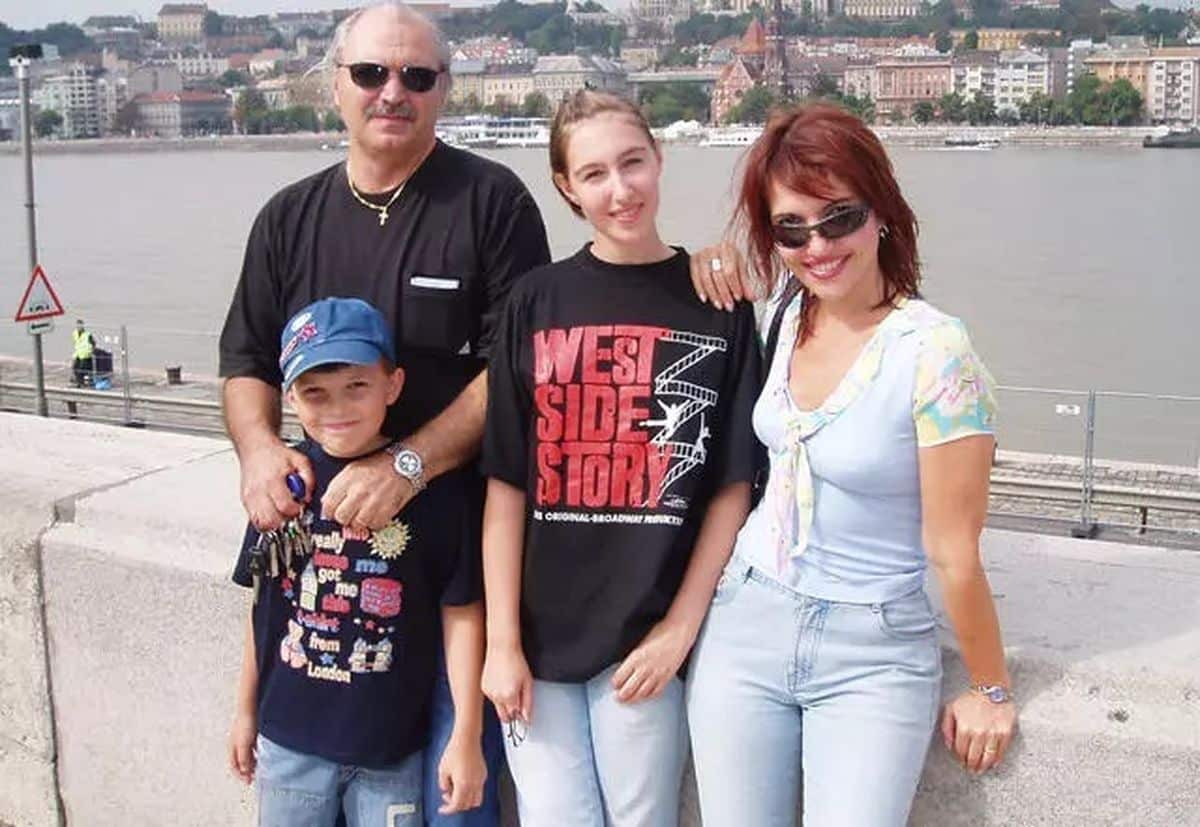 Marina Almășan a sărbătorit-o cu dor pe Marinuș, fiica ei, de la distanță: "Acum 33 de ani deveneam mamă pentru prima oară" 